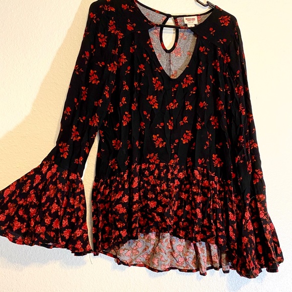 Mossimo Flowy Women’s Top - Picture 1 of 3